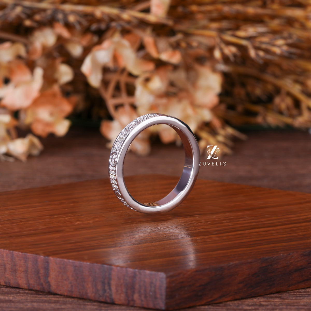 Screw Pattern Moissanite Band