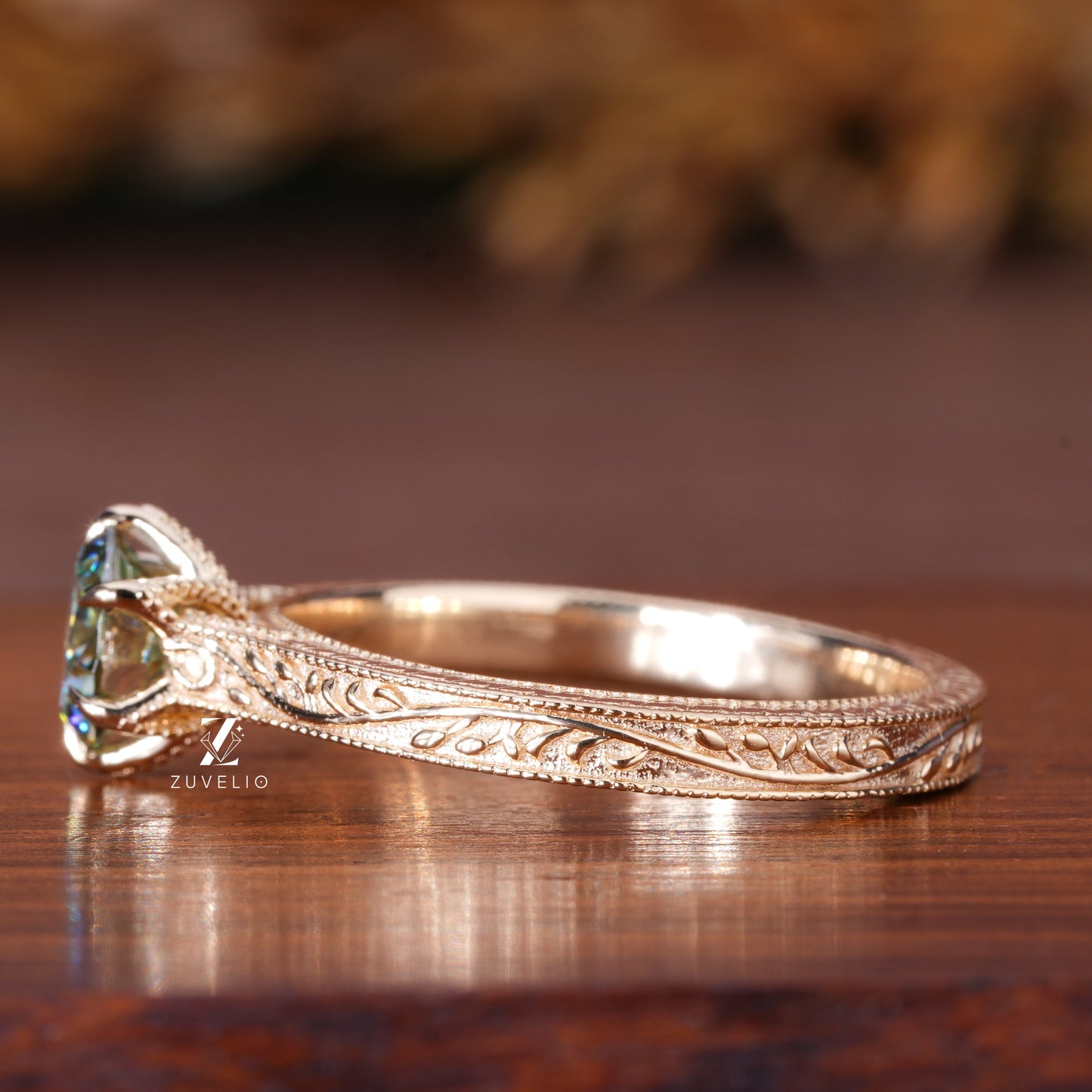 Green Round Moissanit Ring