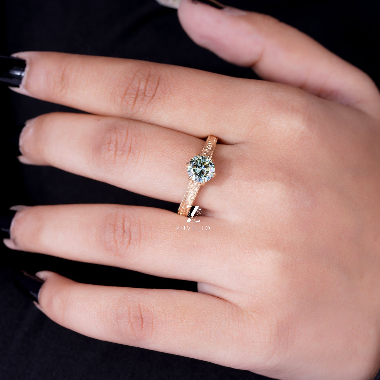 Green Round Moissanit Ring