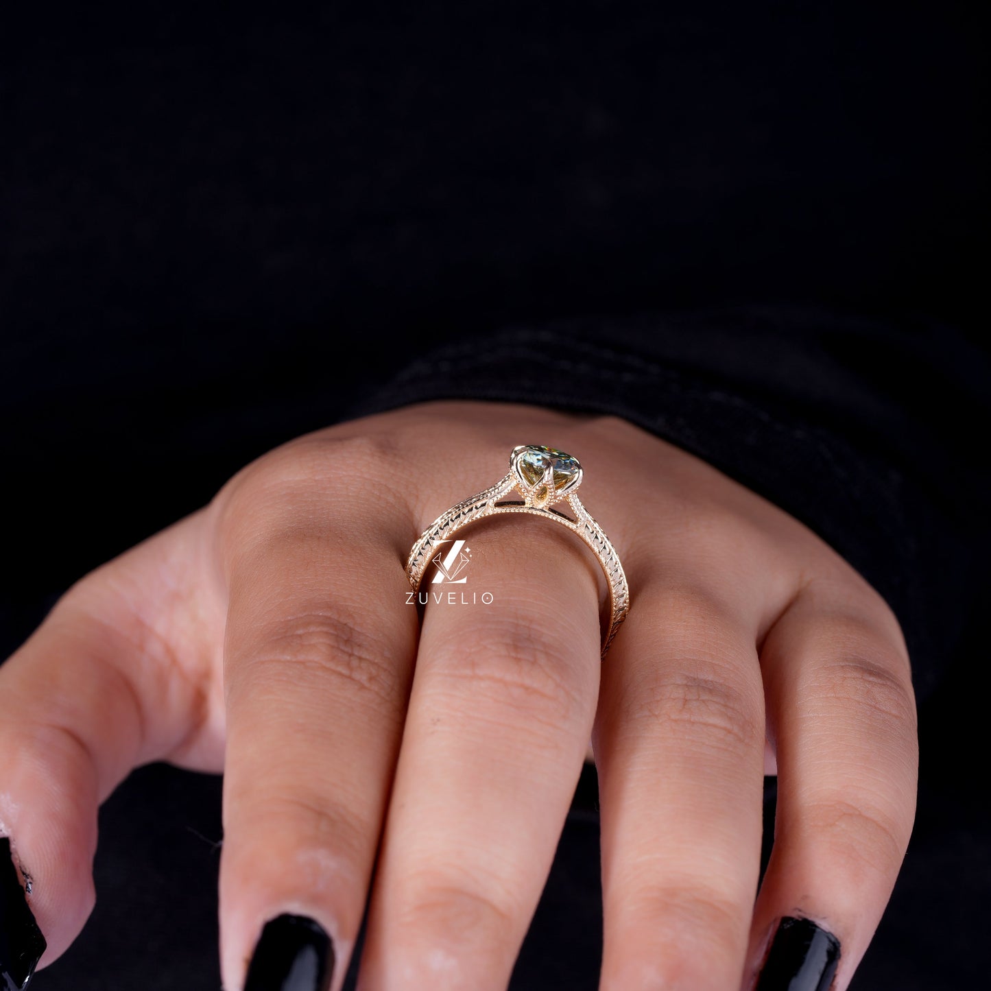 Green Round Moissanit Ring