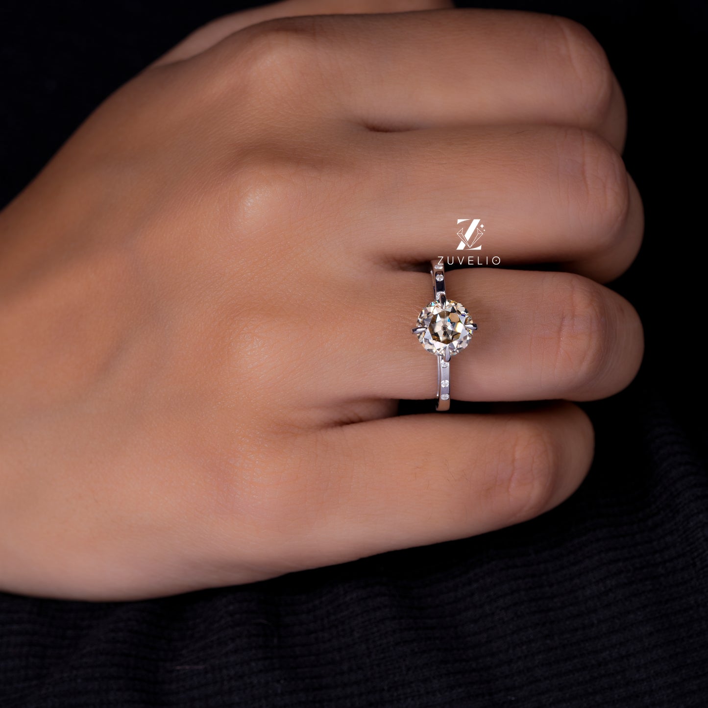 Modern Round Cut Ring