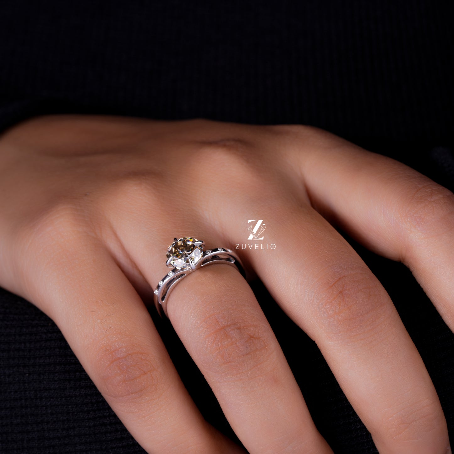 Modern Round Cut Ring