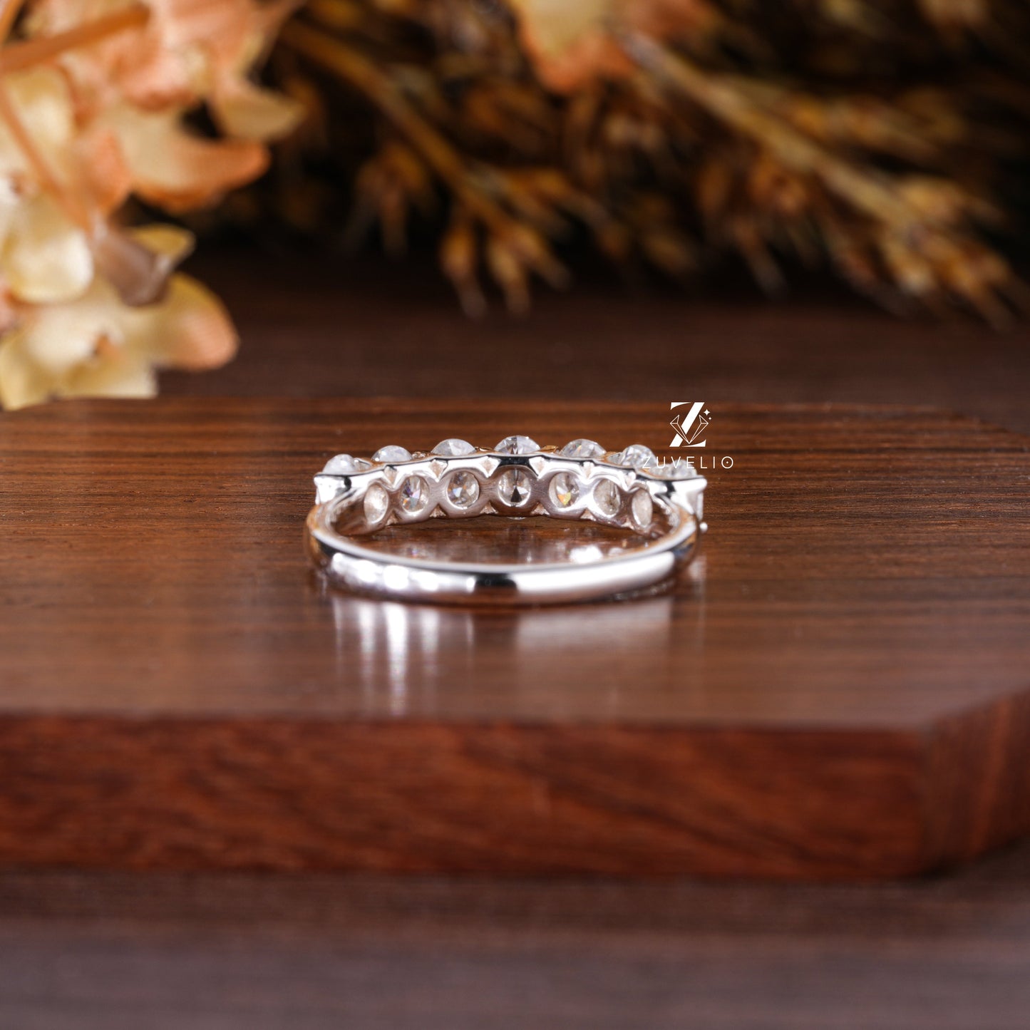 Oval Wedding Band - Zuvelio.com