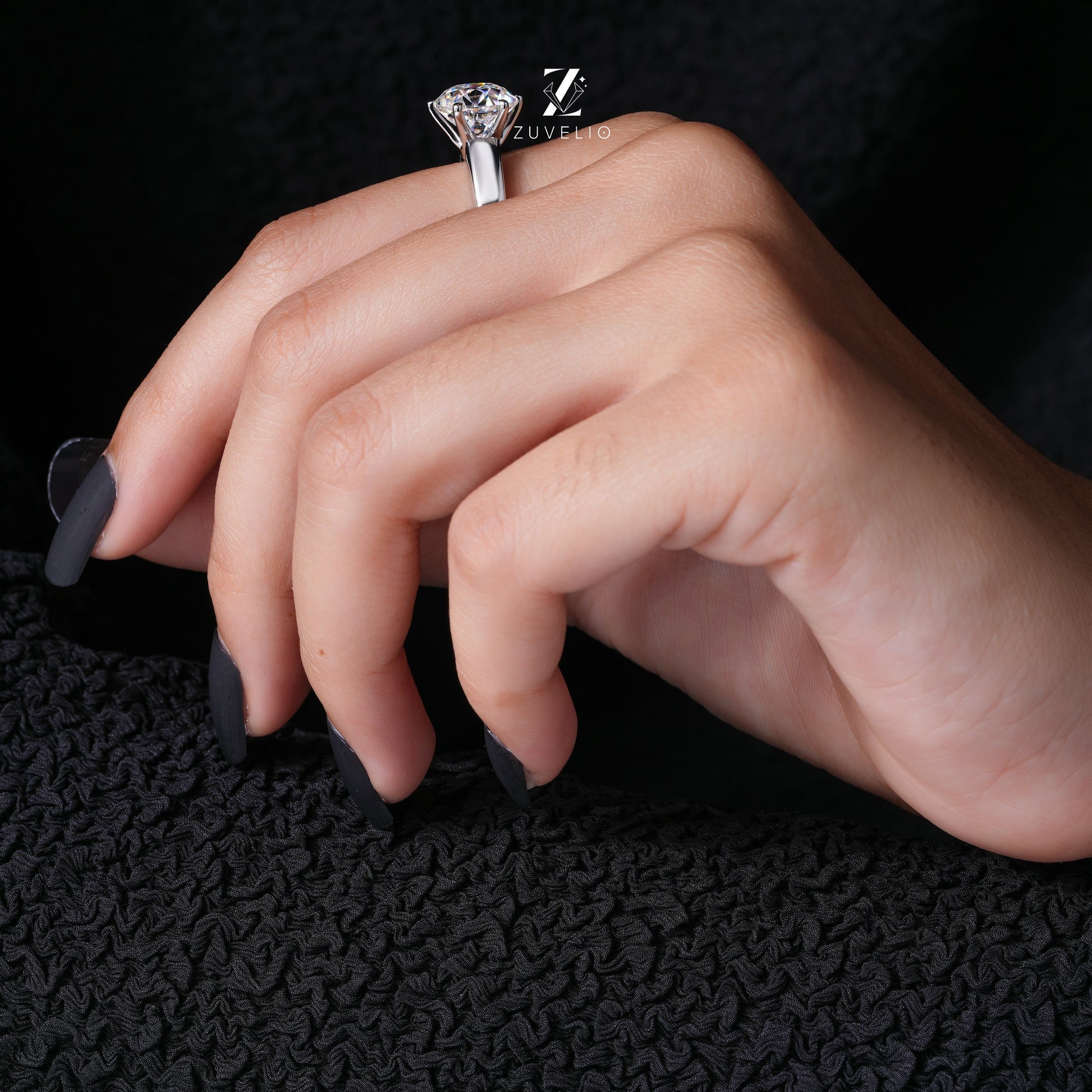 Colorless Round Moissanite Ring - Zuvelio.com