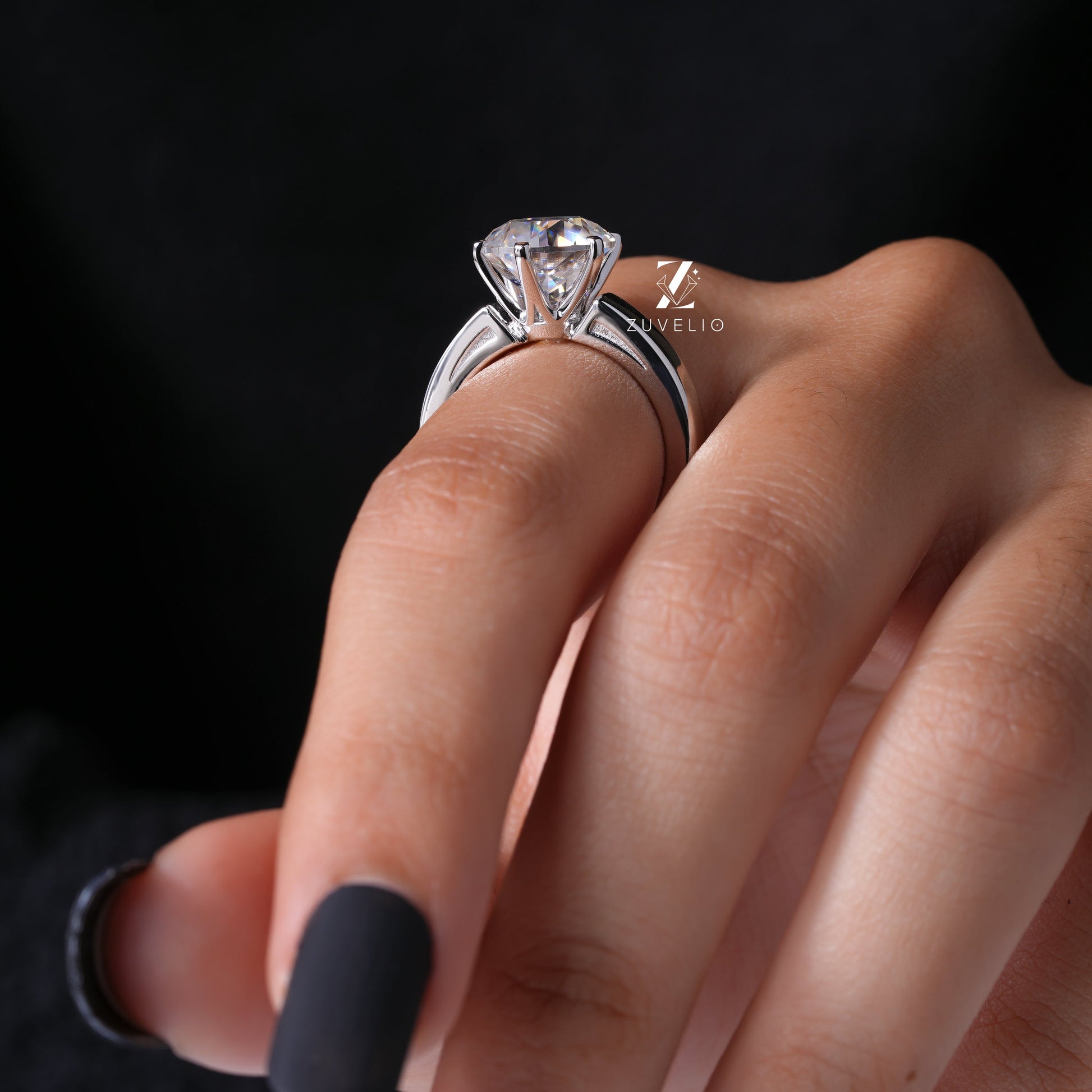 Colorless Round Moissanite Ring - Zuvelio.com