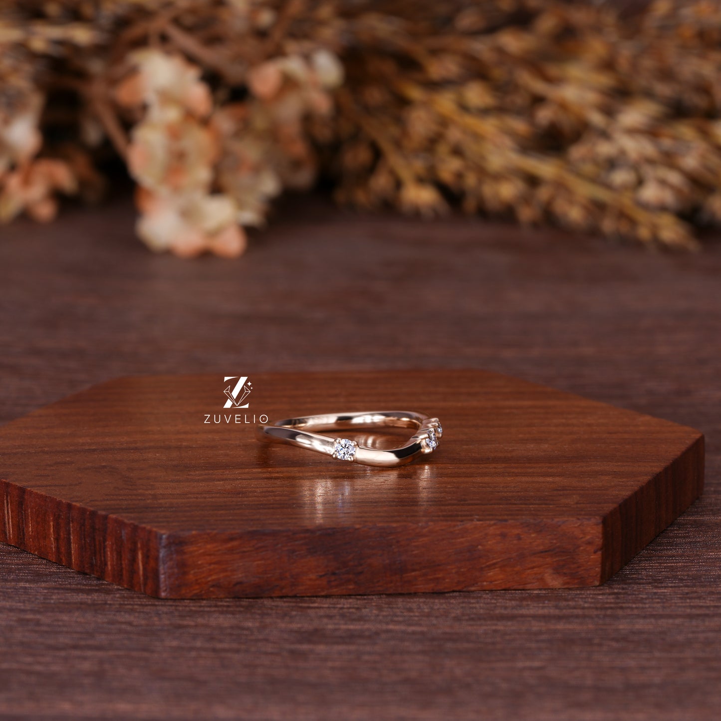 Freeform Round Moissanite Band