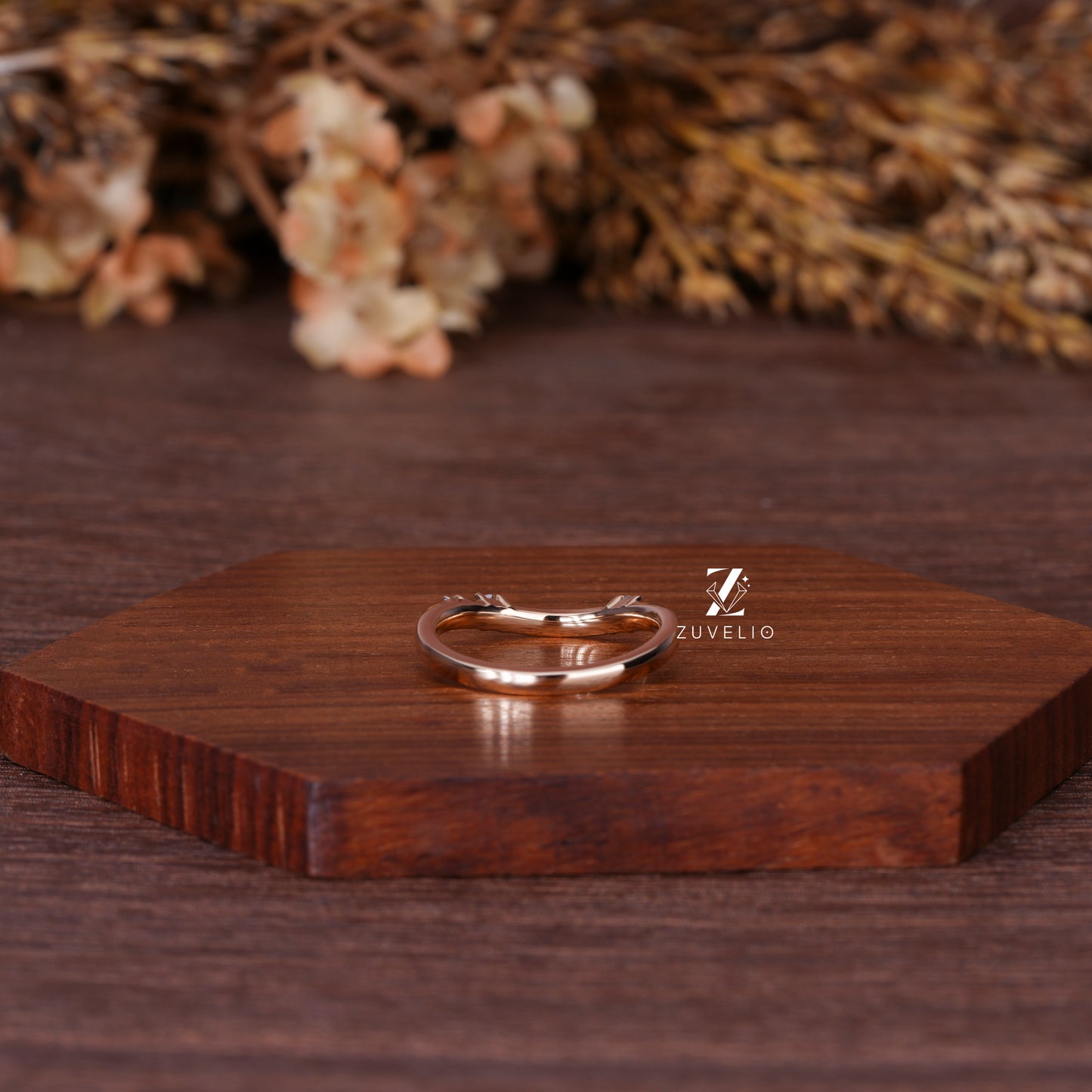 Freeform Round Moissanite Band