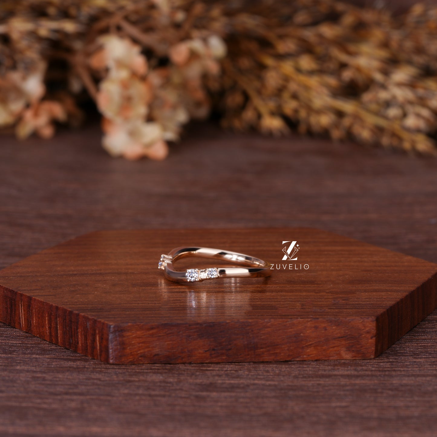 Freeform Round Moissanite Band