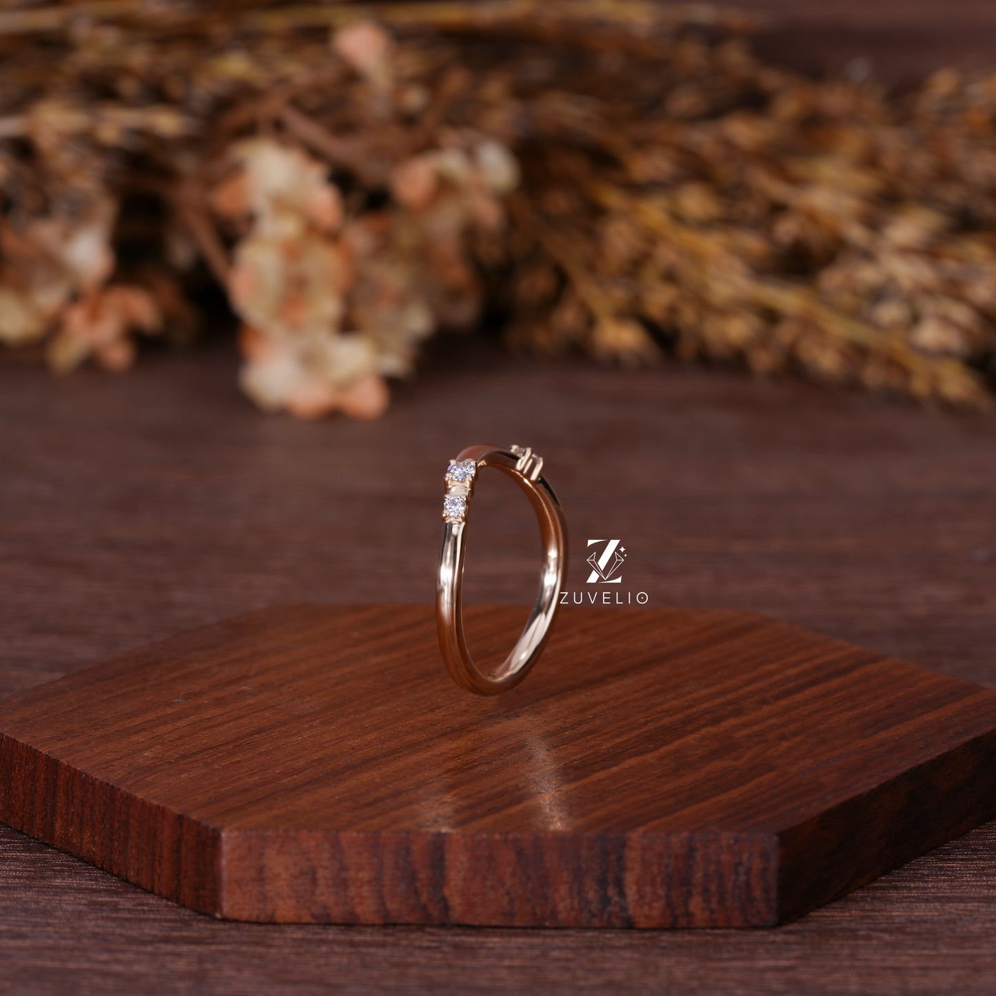 Freeform Round Moissanite Band