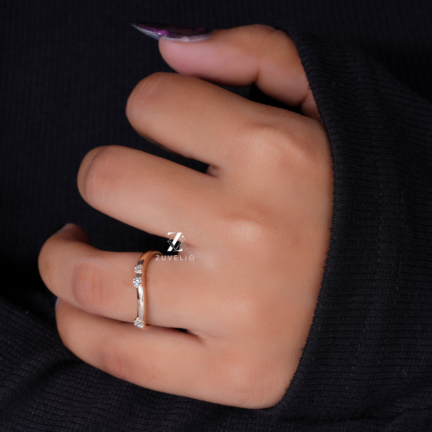 Freeform Round Moissanite Band