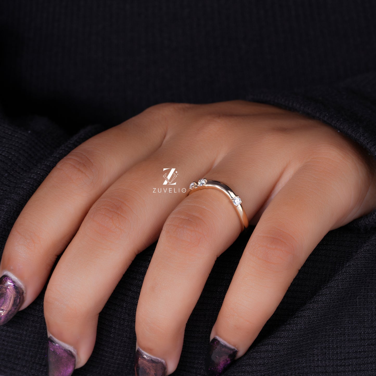 Freeform Round Moissanite Band
