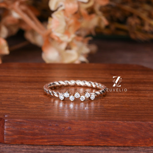 Twisted Round Moissanite Band
