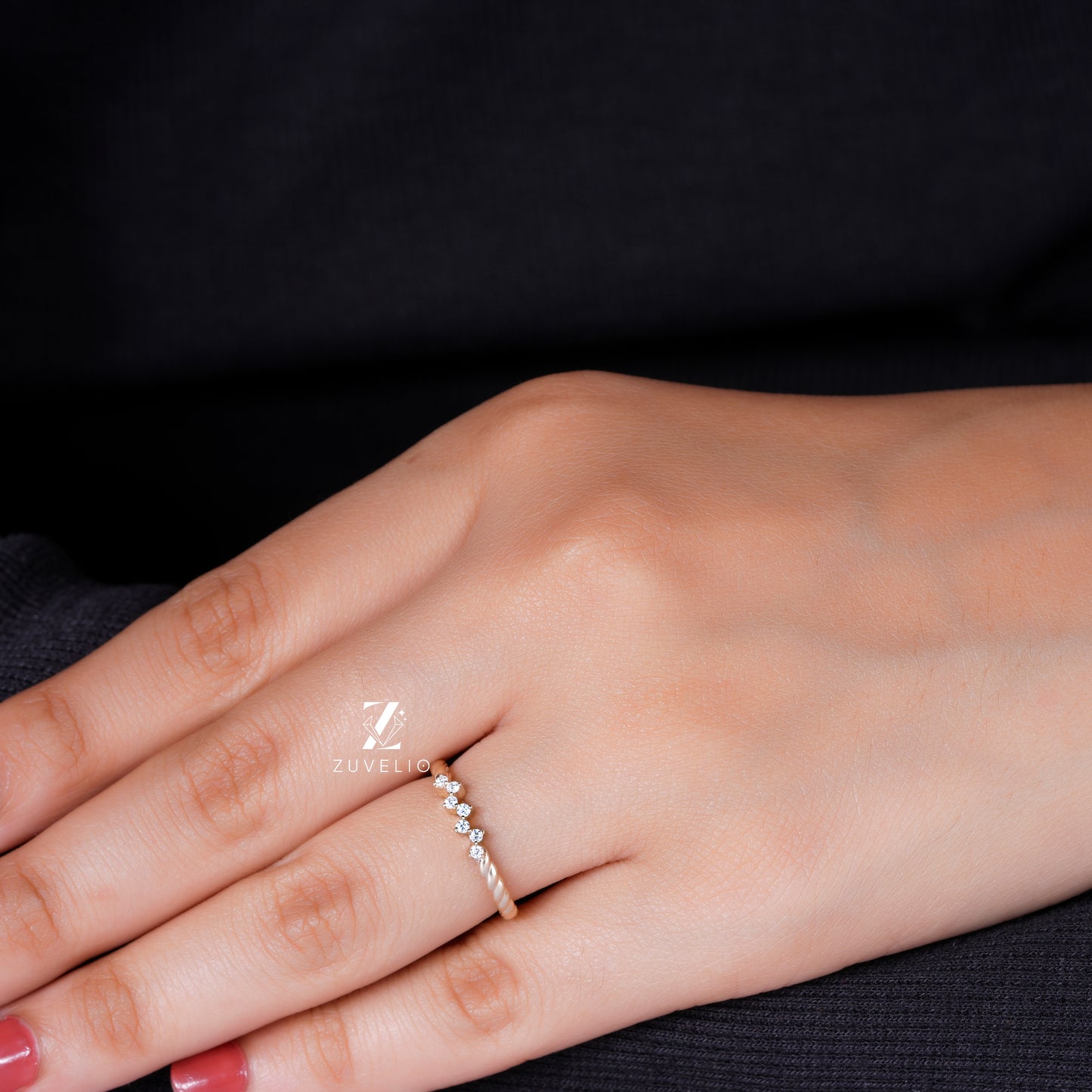 Twisted Round Moissanite Band