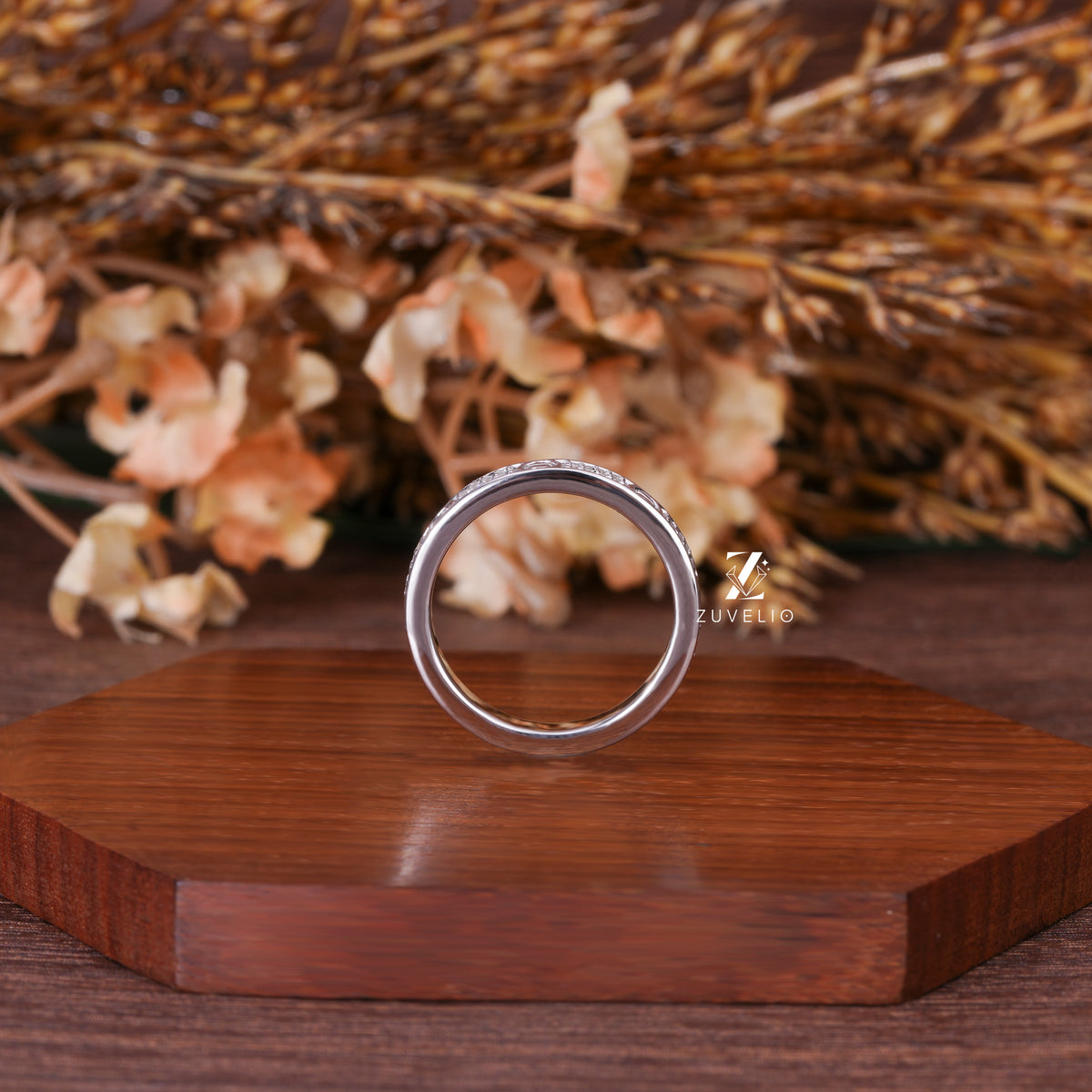 Screw Pattern Moissanite Band