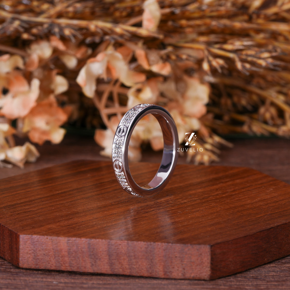 Screw Pattern Moissanite Band