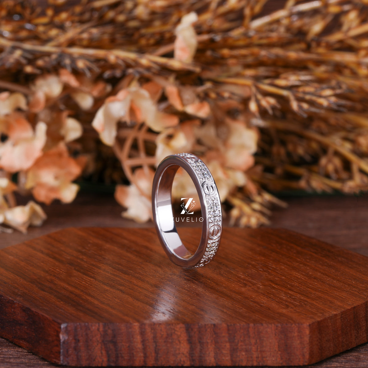 Screw Pattern Moissanite Band