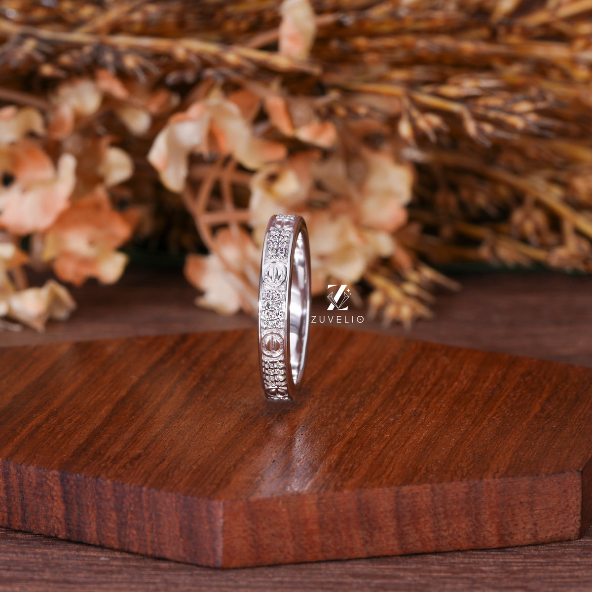 Screw Pattern Moissanite Band