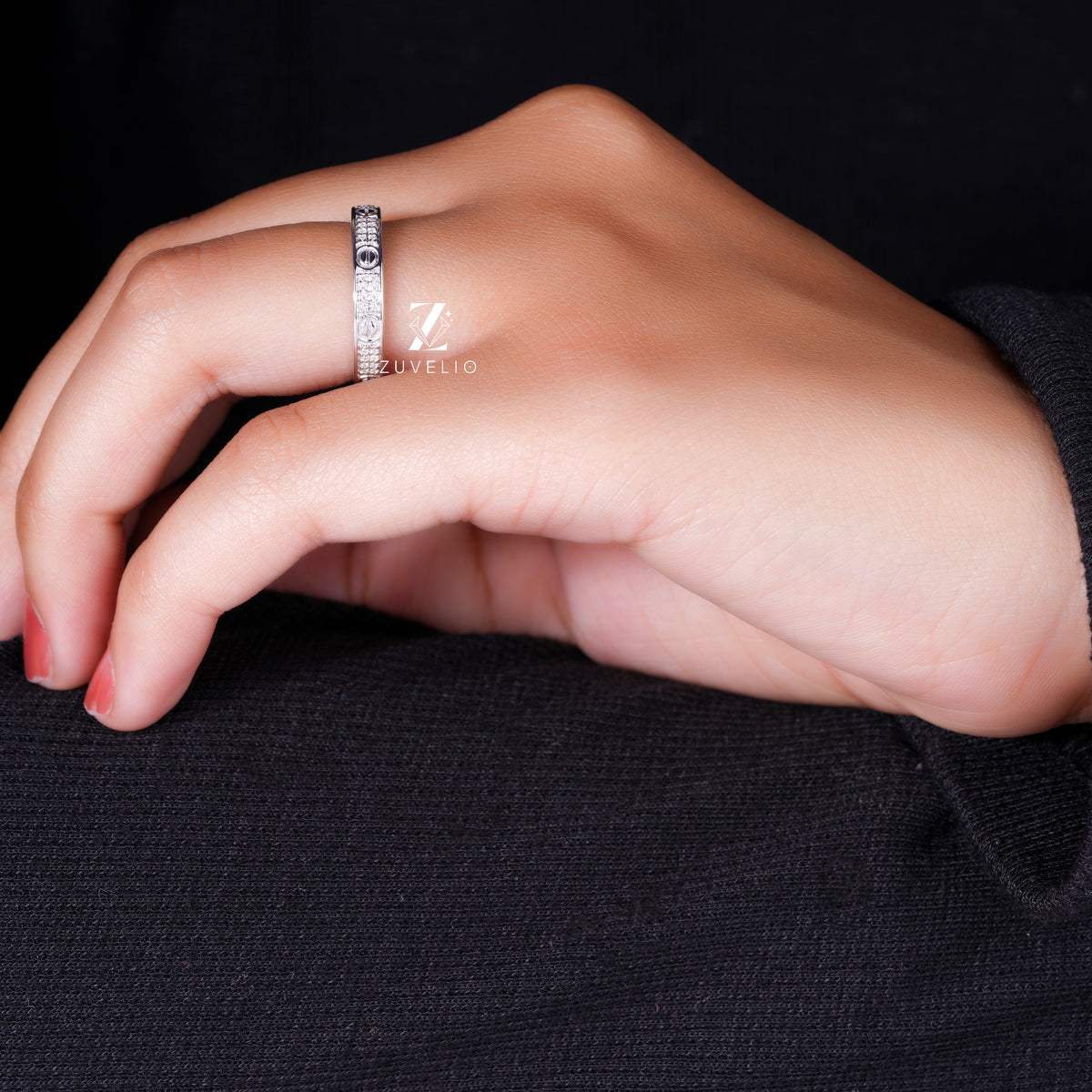 Screw Pattern Moissanite Band