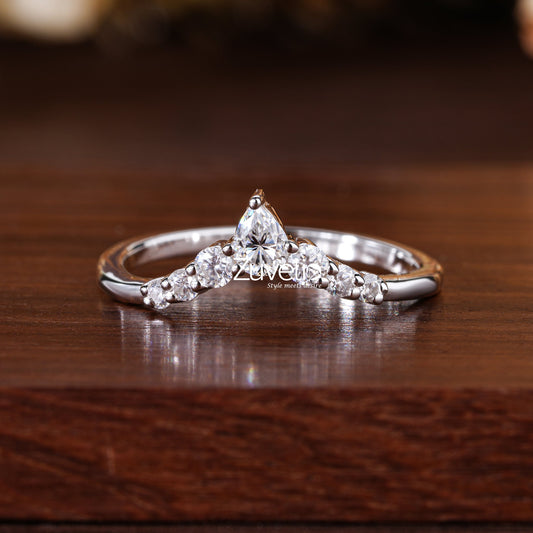 Moissanite V Shape Band