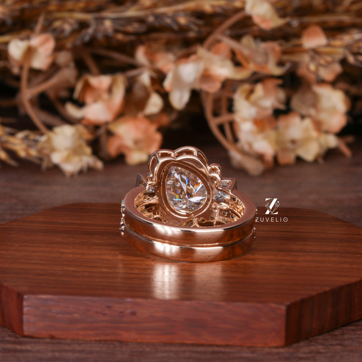 Pear Moissanite Cluster Rin